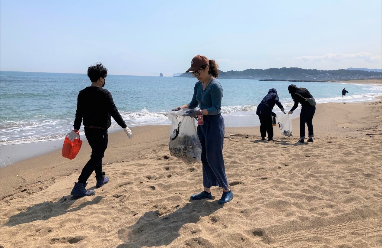 AsiaPac_AdTech_BeachCleanup_04.jpg