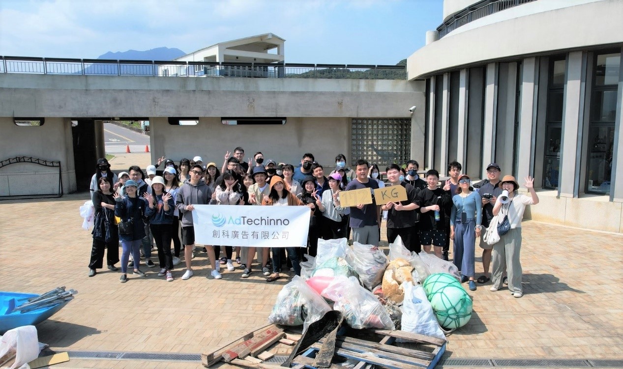 AsiaPac_AdTech_BeachCleanup_06.jpg